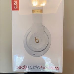 Beats studio 3 wireless headsets
